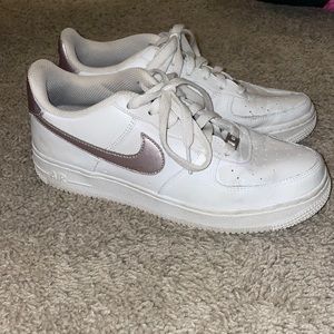 AF1s white and rose gold